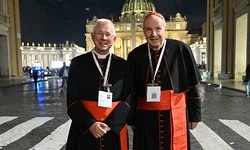 Erzbischof Franz Lackner und Kardinal Christoph Schönborn bei der Bischofssynode