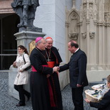 Begrüßung vor der Basilika