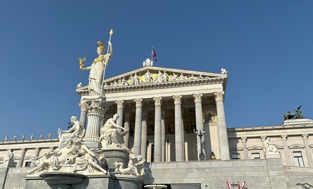 ÖVP, SPÖ und NEOS präsentieren Regierungsprogramm