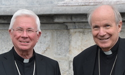 Erzbischof Franz Lackner, neuer Vorsitzender der Bischofskonferenz, und der bisherige Vorsitzende, Kardinal Christoph Schönborn (Mariazell, 16.6.2020)