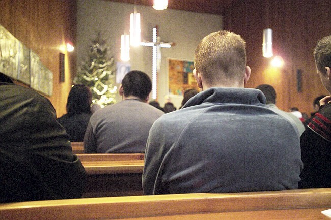 Gottesdienst in einer Gefängniskapelle / kathbild.at / Rupprecht