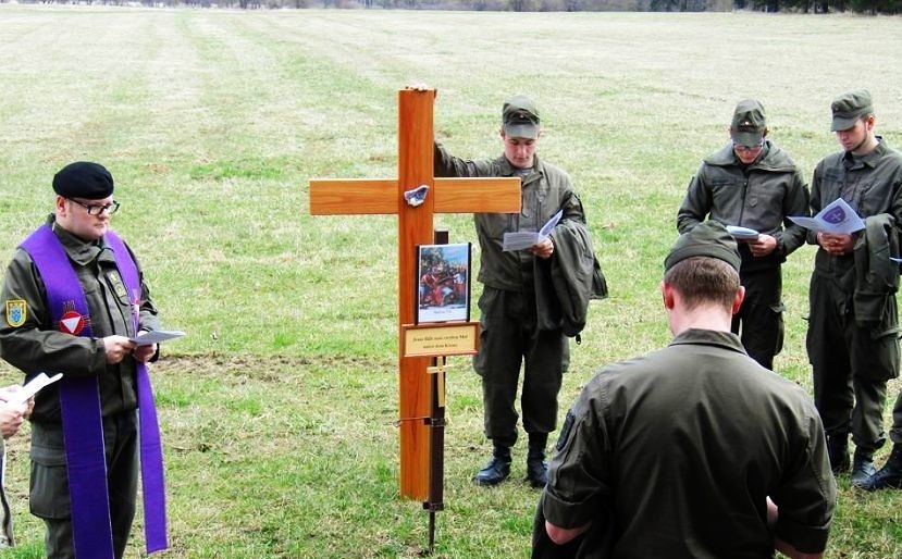 Bundesheer-Soldaten beim Kreuzweg-Gebet / mildioz.at Militärbischof: Seelsorgliche Betreuung der Soldaten bleibt zentral