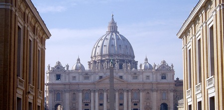 Vom Tod des Papstes bis zum 'weißen Rauch'