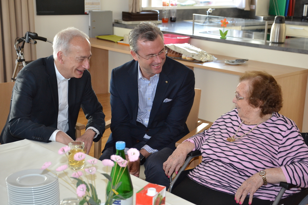 Caritaspräsident Landau und Minister Hofer besuchen das Caritas-Pflegeheim St. Teresa in Wien / Georg Pulling/Kathpress