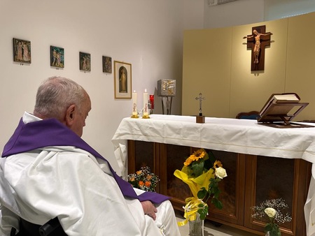 Erstmals seit über vier Wochen Foto des Papstes veröffentlicht