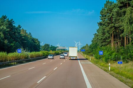 Katholische Aktion unterstützt Forderung nach Tempolimit 30/80/100