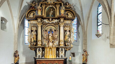 Frauen im Zentrum des Altarraums in Wippenham