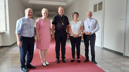 Organisationsteam des Synoden-Workshops (29.8.-31.8.2024)  in Linz: Prof. Christoph Theobald, Prof. Myriam Wijlens, Erzbischof und CCEE-Präsident Gintaras Linas Grusas, Prof. Klara-Antonia Csiszar, Erzbischof und CCEE-Vizepräsident Ladislav Nemet (v.