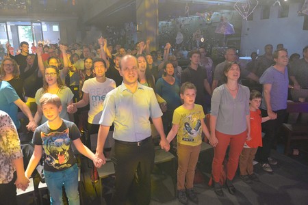 Vaterunser-Gebet bei Familiengottesdienst