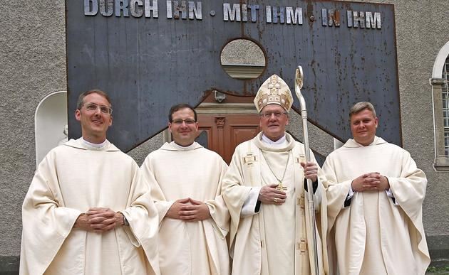 PRIESTERWEIHE5 / GERT EGGENBERGER
