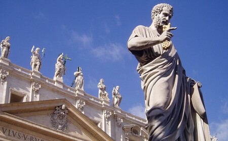 Petrus auf dem Petersplatz in Rom        