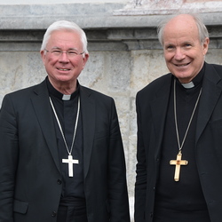 Erzbischof Franz Lackner, neuer Vorsitzender der Bischofskonferenz, und der bisherige Vorsitzende, Kardinal Christoph Schönborn (Mariazell, 16.6.2020)