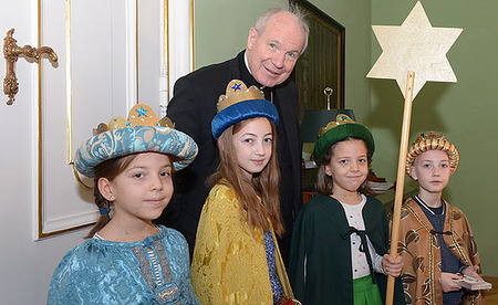 Sternsinger aus der Wiener Pfarre Maria Dreikirchen besuchen Kardinal Christoph Sch?nborn