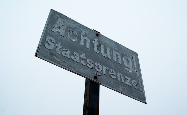 Achtung Staatsgrenze / Flickr Creative Commons / Michael Pollack