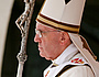 Papst Franziskus / kathbild.at/Christoph Hurnaus, Franz Josef Rupprecht Papst Franziskus, Stab / Ferula, Mitra, Bischof von Rom