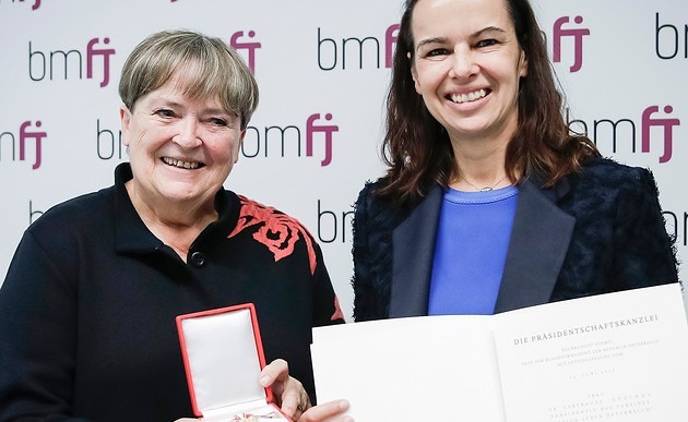 Aktion-Leben-Präsidentin Gertraude Steindl mit Bundesministerin Sophie Karmasin / BKA / Andy Wenzel