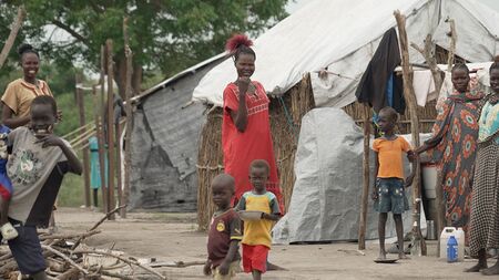 Frauen und Kinder im Südsudan