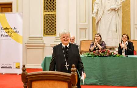 Uni Graz: Ehrenring an Admonter Abt für Verdienste um Forschung
