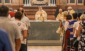 Corona: Bischöfe passen Regeln für Gottesdienste an Lockerungen an