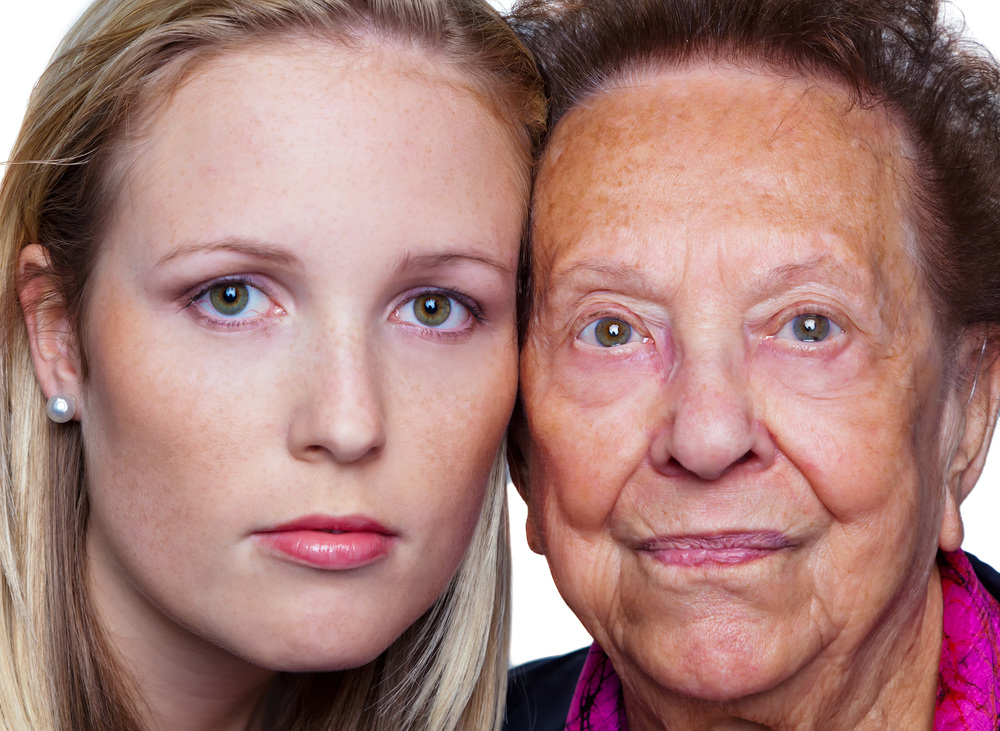junge und alte Frau / Erwin Wodicka - wodicka@aon.at, Erwin Wodicka Das Gesicht einer jungen und das Gesicht einer alten Frau nebeneinander. Symbolfoto f?r Generationen und Altern