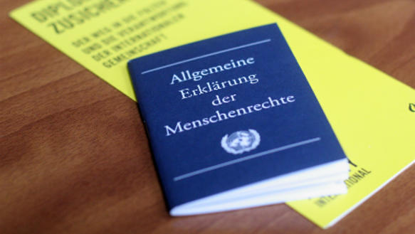 UN-Deklaration der Menschenrechte / Amnesty International