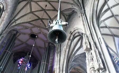'Chorglöcklein' aus dem 13. Jahrhundert / Dombauhütte zu St. Stephan / Glockengießerei Grassmayr