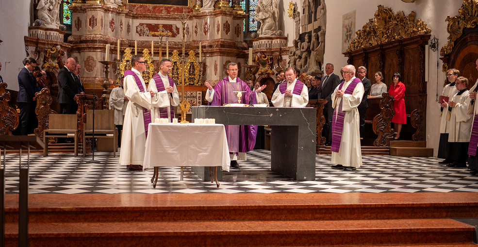 Gedenkgottesdienst für Verstorbene Borg Dreierschützengasse / Christian Brunnthaler Gedenkgottesdienst in Graz: 'Tragen wir gemeinsam das Unerträgliche'