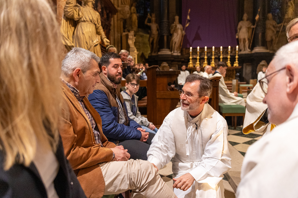 Josef Grünwidl bei der Fußwaschung am Gründonnerstag / Erzdiözese Wien/Schönlaub Grünwidl: 'Kommunion und Caritas gehören zusammen'