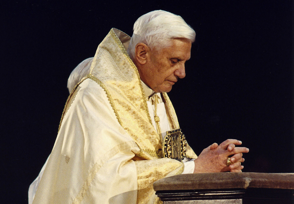 'Herausragende Lichtgestalt': Kapellari würdigt Benedikt XVI. / © KNA-Bild Emeritierter Grazer Bischof in 'Furche': Werk Ratzingers 'wirkt wie ein Sauerteig weiter bis in die Gegenwart' - 'Der Wille zur Synthese war immer ebenso da wie der Mut, Grenzen zu ziehen'