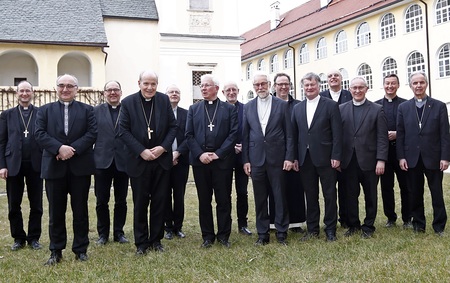 Stephan Turnovszky, Wilhelm Krautwaschl, Hermann Glettler, Christoph Schönborn, Benno Elbs, Franz Lackner, Franz Scharl, Josef Marketz, Vinzenz Wohlwend, Manfred Scheuer, Ägidius Zsifkovics, Anton Leichtfried, Peter Schipka, Hansjörg Hofer