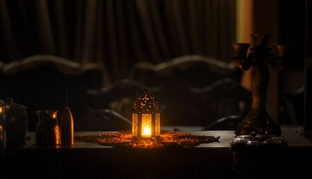 Laterne mit Ramadan-Motiv