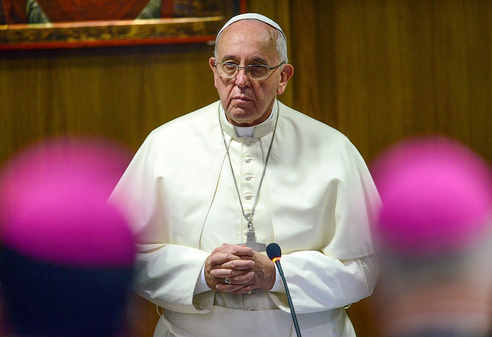 Papst Franziskus / © 2014 KNA, www.kna-bild.de - Nutzungsrechte vorbehalten., Cristian Gennari/Siciliani Papst Franziskus eröffnet am 6. Oktober 2014 in der Synodenaula des Vatikan die Familiensynode, zu der Kardinäle und Bischöfe aus der ganzen Welt gekommen sind.