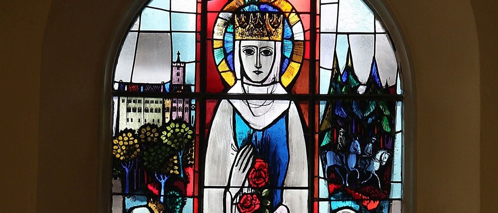Heilige Elisabeth von Thüringen auf Bleiglasfenster, Radstadt / Archiv der Erzdiözese Salzburg (AES)/J. Kral Welttag der Armen: Caritas und Diözesen sammeln für Bedürftige