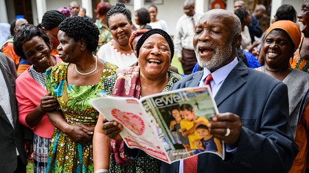Missio-Magazin 'allewelt' feiert 60. Geburtstag mit Buchpräsentation
