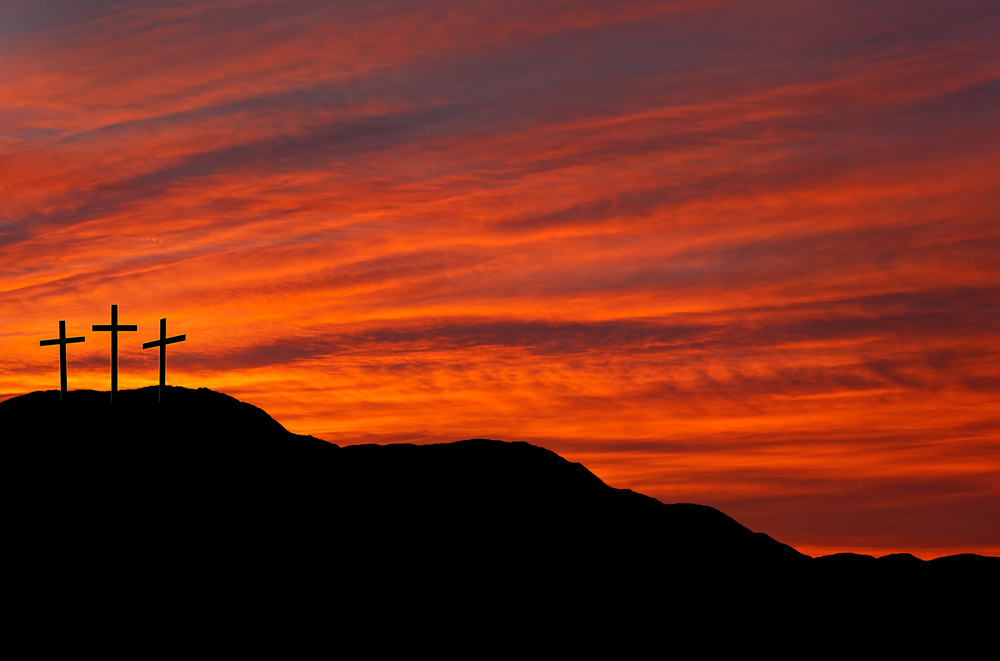 Easter skyline with three crosses / ©Mushy - stock.adobe.com, Mushy - stock.adobe.com