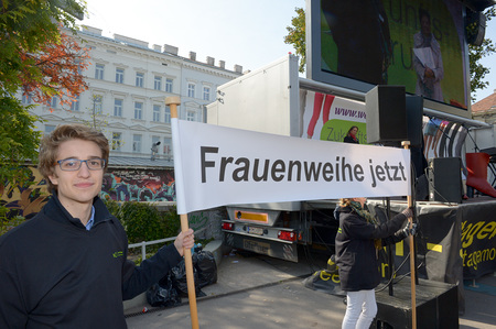 Laieninitiative wirbt f?r 'Frauenweihe jetzt'