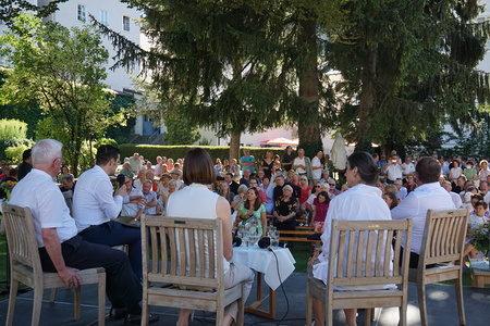                            Gartenfest am 4. August 2022 im Rahmen der 'Salzburger Hochschulwochen' - Talkrunde mit dem Salzburger Erzbischof Lackner, Uni-Rektor Hendrik Lehnert, Hochschulwochen-Obmann Martin Dürnberger, Mozarteum-Rektorin Elisabeth G