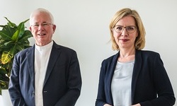 Erzbischof Franz Lackner und Klimaschutzministerin Leonore Gewessler