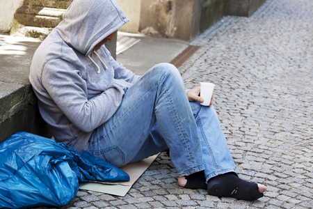 Arbeitsloser Bettler ist Obdachlos / Erwin Wodicka Ein arbeitsloser Bettler ist Obdachlos und hat Hunger