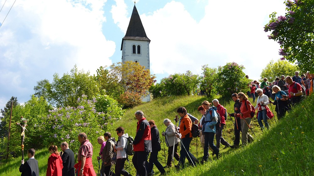 Emmausgänge in vielen Kärntner Pfarren / Diözese Gurk Rund 9.400 Kirchen und Kapellen prägen Österreichs Landschaft