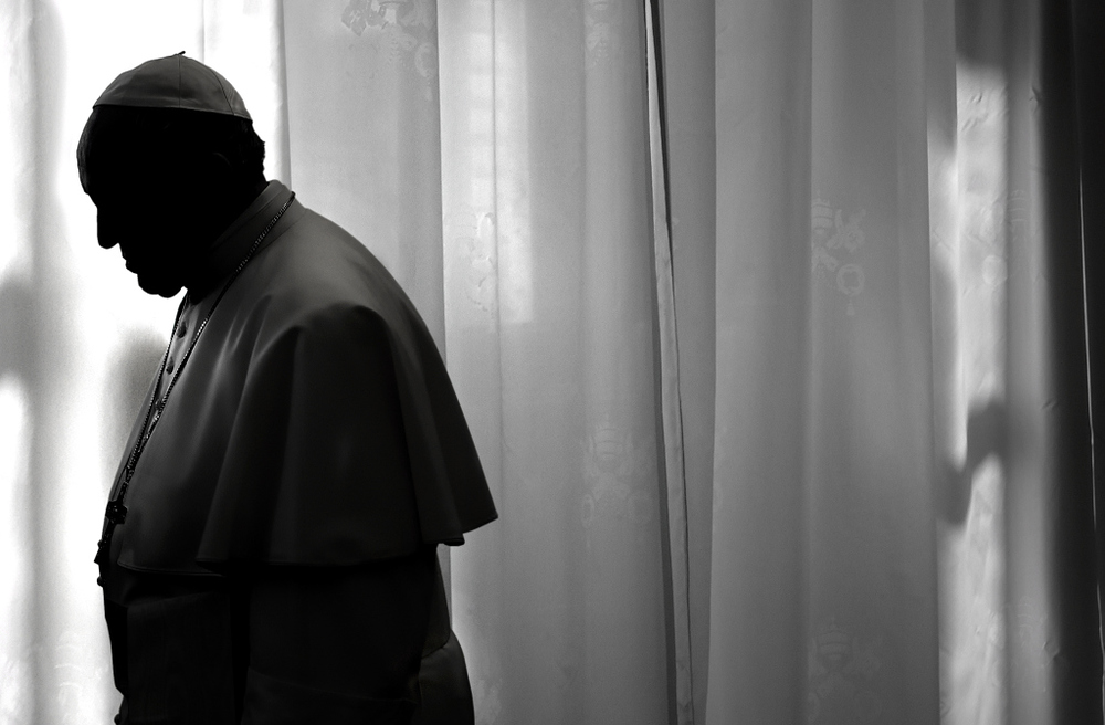 Papst Franziskus / Copyright 2019, KNA GmbH, www.kna.de, All Rights Reserved, Stefano Spaziani Papst Franziskus im Gegenlicht am 18. November 2019 im Vatikan.
