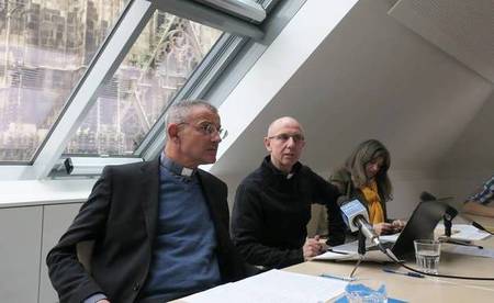 Generalvikar Nikolaus Krasa, Prof. Christoph Jacobs und Pastoralamtsleiterin Veronika Prüller-Jagenteufel bei der Studienpräsentation / Erzdiözese Wien / Hauser