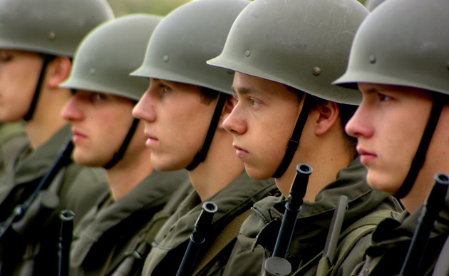 Angelobung beim oesterreichischen Bundesheer / Erwin Wodicka Angelobung beim oesterreichischen Bundesheer Bundesheerangelobung, Milit?rangelobung, Militaerangelobung, Disziplin, streng, Ordnung, Haltung, Soldaten, strammstehen, Copyright (2000) by BilderBox; Erwin Wodicka; A- 4062 Thening, www.bilderbox.co