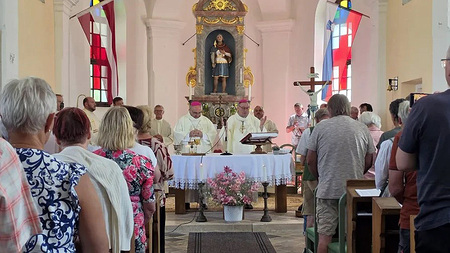 Gottesdienst beim 'Tag an der Grenze' in der Kirche St. Pongratzen (Sv. Pankracija) mit Bischof Krautwaschl und Erzbischof Cvikl