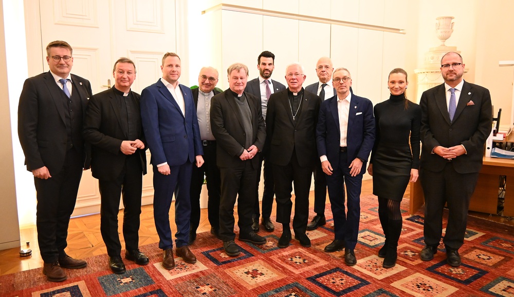 v.l.: Christian Schandor, Peter Schipka, Michael Schnedlitz, Wilhelm Krautwaschl, Manfred Scheuer, Udo Landbauer, Franz Lackner, Wolfgang Mazal, Herbert Kickl, Susanne Fürst, Christian Hafenecker / Kathpress/Paul Wuthe Parteiengespräch der Bischofskonferenz mit der FPÖ (Wien, 22.1.2026)