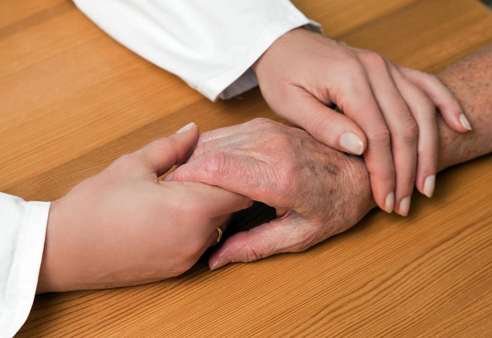 Hand einer Pflegerin und einer alten Seniorin / Erwin Wodicka - BilderBox.com H?nde Pflegerin und einer alten Frau