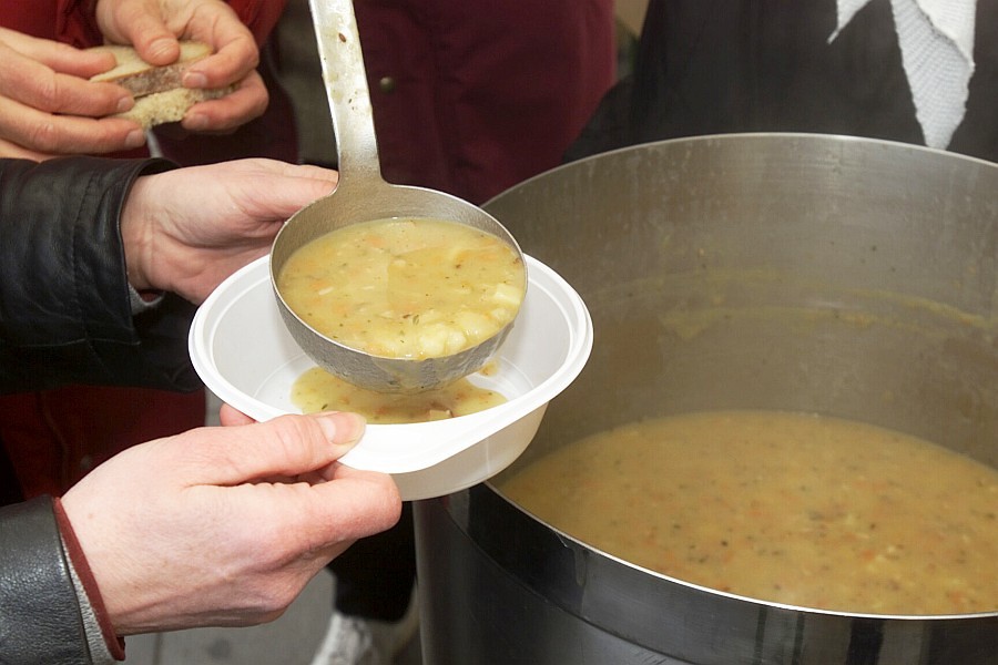 Fastensuppen-Essen am Familienfasttag / kathbild.at / Rupprecht St. Pölten: Benefiz-Suppenessen im Zeichen des Einsatzes für Frieden
