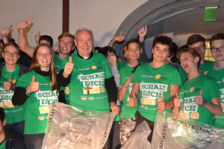 Kardinal Schönborn besucht Projekt '72 Stunden ohne Kompromiss'