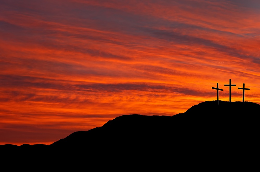 Easter skyline with three crosses / ©Mushy - stock.adobe.com, Mushy - stock.adobe.com