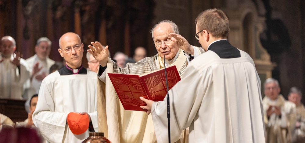Kardinal Schönborn weiht heilige Öle bei Chrisammesse im Stephansdom / Erzdiözese Wien/Schönlaub, Stephan Schönlaub